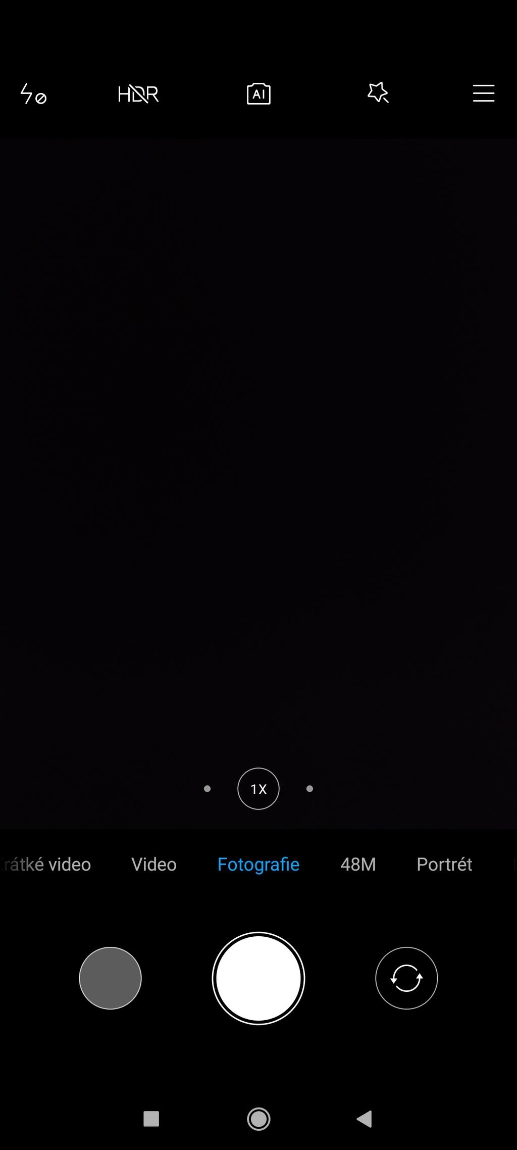 SHARE ME Použití Share Me - na každé zařízení Android ůžete odesílat a přijíat sáhlé soubory. Spusťte Share Me na ou přístrojích. a V odesílací zařízení stiskněte tlačítko ODESLAT.