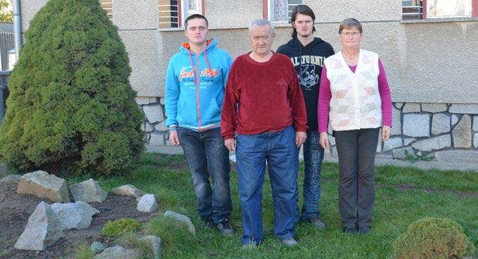 Dům č.p.: 102 Libuše Velflová roz. Šmoldasová *1943 z Haňovic č. 1 Hana Hlaváčková (Velflová) *1965 Litovel Pavel Velfl *1963 2015 Uničov, narodil se na č.