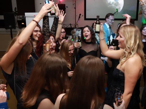 Základním předpokladem je nejen, ze strany studenta, dosáhnout požadovaného vzdělání - v rámci VOŠ, titl. DiS, ale primárně se soustředit na celoživotní profesní učení se, tzv. selfmanagement.