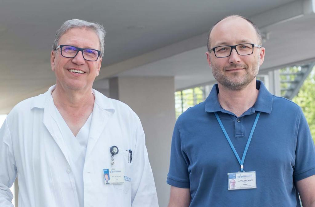 prim. MUDr. Petr Sák, Ph.D., a MUDr. Miloš Velemínský, Ph.D. Foto: Jan Luxík Primář oddělení má dva zástupce MUDr. Romanu Hrotkovou pro porodnickou část a MUDr. Petra Valhu, Ph.D., pro gynekologickou část.