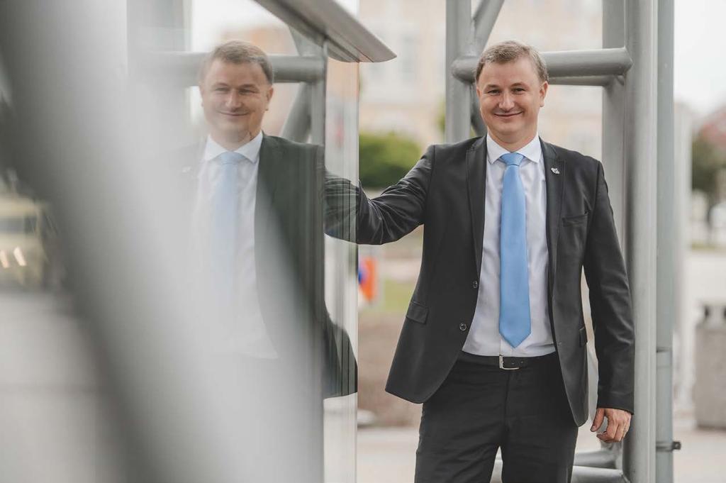 Úvodník předsedy představenstva MUDr. Ing. Michal Šnorek, Ph.D. Pane předsedo, co je v českobudějovické nemocnici nového? S účinností od 1. 7.