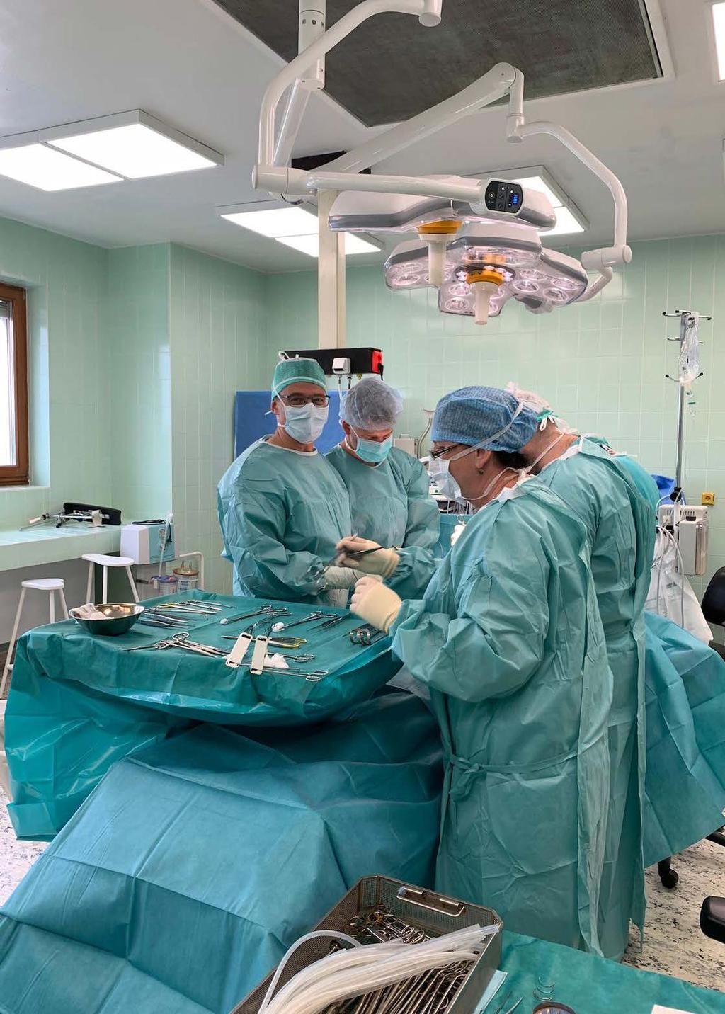 Řešení monstrózních ventrálních kýl Na Chirurgickém oddělení naší nemocnice se 5. 6. 2020 uskutečnila vzdělávací akce s názvem Řešení monstrózních ventrálních kýl.