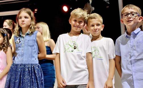 Fotografie z předávání cen Čtyřlístek 2019 O tom, že větší část 2. pololetí školního roku 2019/2020 proběhla přinejmenším nestandardně, bylo napsáno již dost.