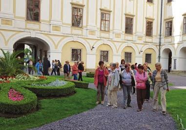 Kroměříž nabízí spoustu krásných míst, které stojí za návštěvu a tak ve volném čase bylo možno zajít do zámecké či květné zahrady, projet se vláčkem s průvodcem, projít se po