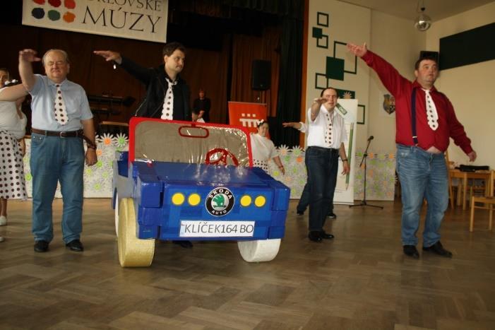 Říjen Ve středu 4. října bylo na krytém bazéně živo. Naše město se totiž zapojilo do Plavecké soutěže měst a ve své kategorii měst do 50 tisíc obyvatel se vyplavalo krásných 6.