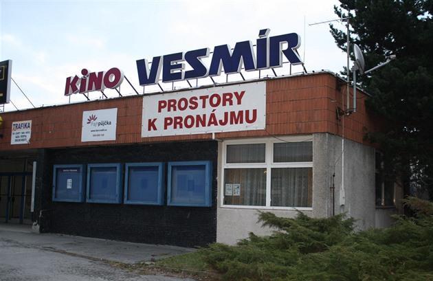 Modelování s Jarkou Rybovou, keramická dílna pod vedením autorky výstavy Keramika Jarky Rybové Mezinárodní den muzeí, výtvarná keramická dílna, výroba pečeti se znakem Výstavní síně v Orlové