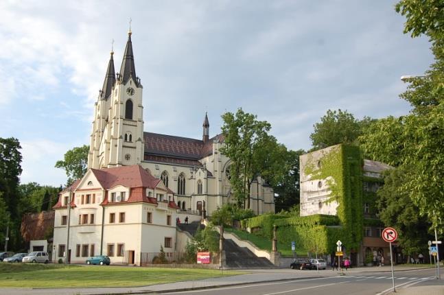 Úvod Historie a znak města Vznik Orlové a původ jejího názvu je spojován s pověstí z období vlády Těšínského knížete Měška.