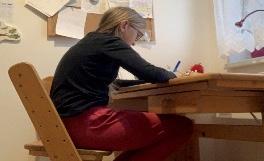 PRÁCE DĚTÍ MY PHOTO ALBUM It is me. I am doing my homework. I am writing physics.