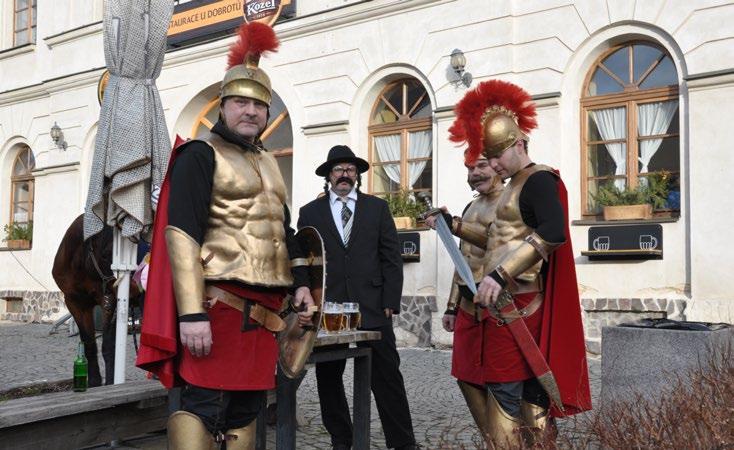 Dále je na fotokopii Emanuel Rádl, profesor na univerzitě v Praze, s manželkou Marií a malou dcerkou Martou. Tato fotografie nebyla ještě nikdy zveřejněna, je to vzácnost.