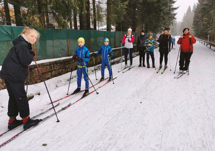Takto ho parťák přiměje k rychlejší jízdě. Slíbím mu, jestli se ještě někdy potkáme, nechám se předjet, aby měl také zářez. Pokračujeme dále. Stále mně nepřibývají žádné zářezy.