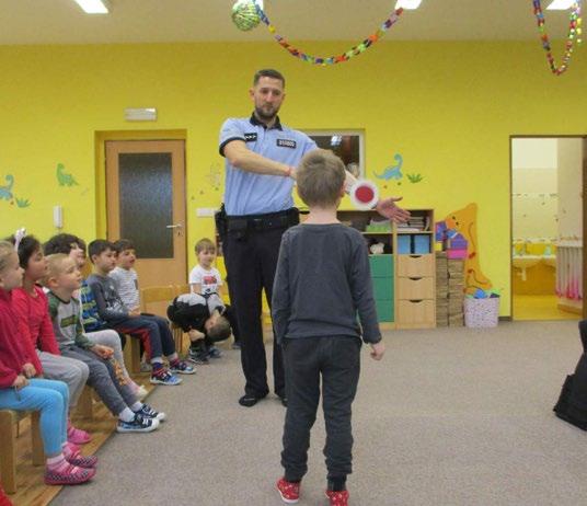 tříd a s našimi staršími kamarády (které dobře známe) jsme počítali, zpívali, poznávali písmenka, víme jak se sedí v lavici. Blíží se zápis do 1. tříd a my se moc těšíme.