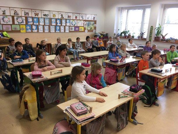 Lyžařská škola naučí lyžovat úplné začátečníky a těm pokročilým nabídne náročnější a aktivity, takže spokojeni jsou nakonec všichni. Sníh a zimní sporty patří k sobě.