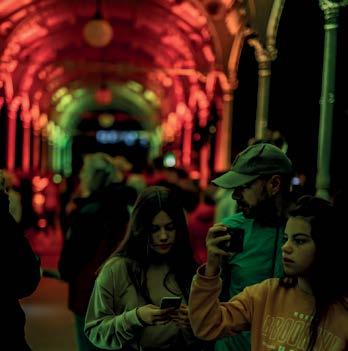 Obří interaktivní projekce od předního českého umělce Dana Gregora aka INITI.org vtáhne do hry jak dětského, tak dospělého návštěvníka.