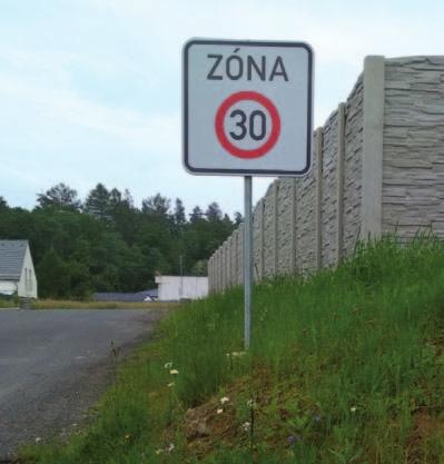 Jedním z nich byl také delší dobu odstavený červený osobní automobil, z kterého si majitelka odvezla motor a nepojízdné auto zabíralo místo Většina zjištěných komunikačních závad v oblasti dopravního