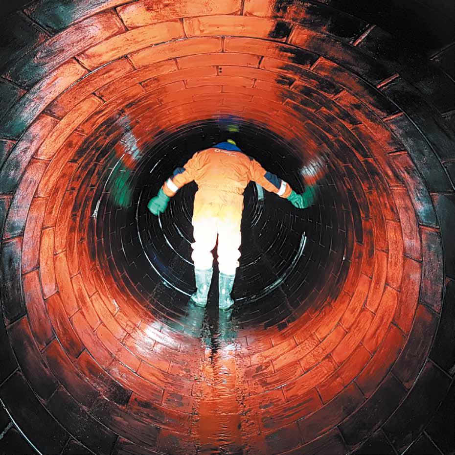 T r o u b y t r o u b y Betonové a železobetonové trouby jsou určeny pro gravitační odvádění odpadních vod, dešťových vod a povrchových vod samospádem nebo při nízkém přetlaku, jsou určeny pro
