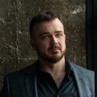 ZAKLADATEL FONDU: PhDr. Tomáš Vavřík zkušený podnikatel v oblasti developerské výstavby (Domino, Kadetka, a další) Každá stavba ovlivňuje charakter místa, kde vznikne.