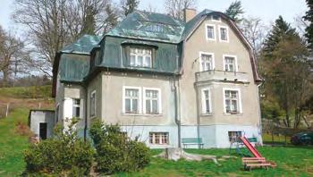 Jana Hloušková RADNICE ÚVODNÍK STAROSTY Vážení spoluobčané, vánoční svátky i Nový rok snad máme všichni ve zdraví za sebou, nový rok před sebou.