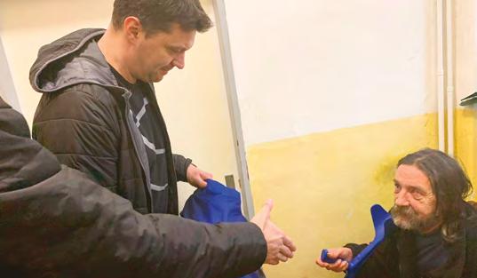 Jako zaměstnanec Oblastní charity Česká Kamenice jsem se účastnil potravinové sbírky, jejíž motem bylo Jsou děti, které si na dobrou snídani mohou Předposlední prosincovou středu jsme s dětmi
