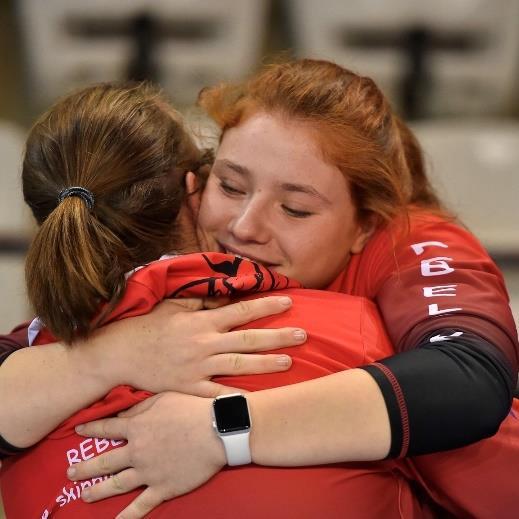 Je to fyzicky velmi náročný sport, který v sobě spojuje prvky výbušnosti, vytrvalosti, přesnosti pohybu, koordinace, ale i estetického a hudebního cítění. 3.1.