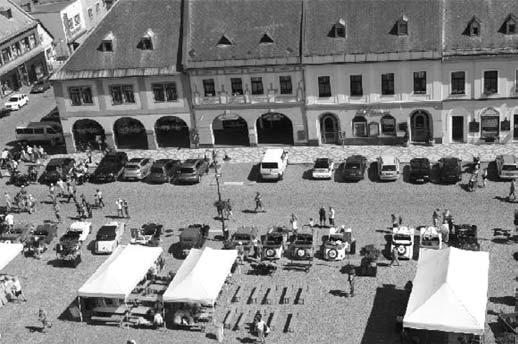 Na start stařičký Peugeot p. Jean-Claude Reytera Jilemnické náměstí z ptačí perspektivy START.