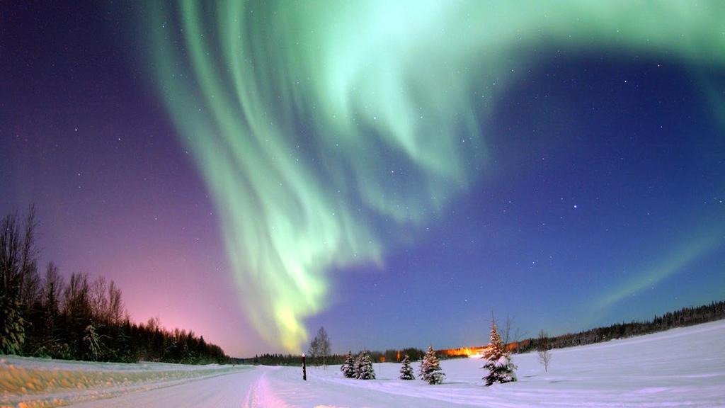Polární záře Souhrnný název pro světelné úkazy nastávající ve vysoké atmosféře ve výškách od 80 do 100 km; Vzniká jako