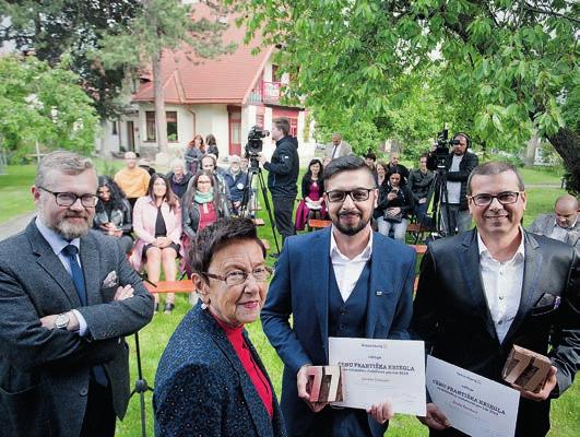 Do psaní dopisu vnoučeti se už zapojily desítky lidí starší 60 let.