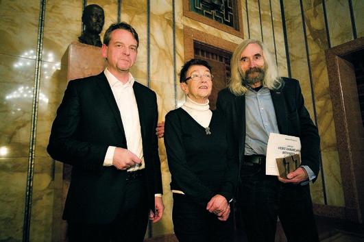 Součástí konference byla moderovaná diskuze seniorů se studenty středních škol o tom, co je v životě důležité, i o mezigeneračních vztazích obecně.