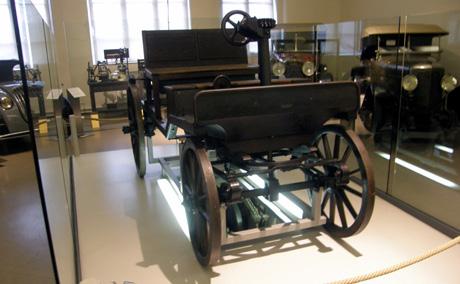 z Lichtenštejna (1840 1929), který panoval od roku 1859 až do své smrti, bylo roku 1862 započato s výstavbou nové továrny v Adamově, jak již bylo výše zmíněno.