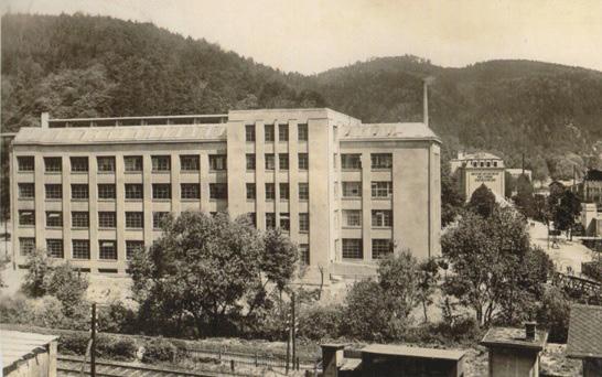V březnu 1911 byl připojen pražský podnik Ringhoffer a došlo ke změně názvu na Spojené strojírny, dříve Ruston, Bromovský a Ringhoffer.