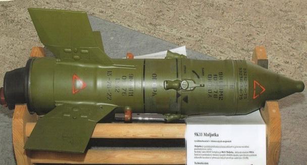 Protitanková raketová střela 1. generace 9K11 Maljutka (foto V. Kejík) Letecká protiletadlová střela krátkého doletu R-35 (převzato z publikace J.