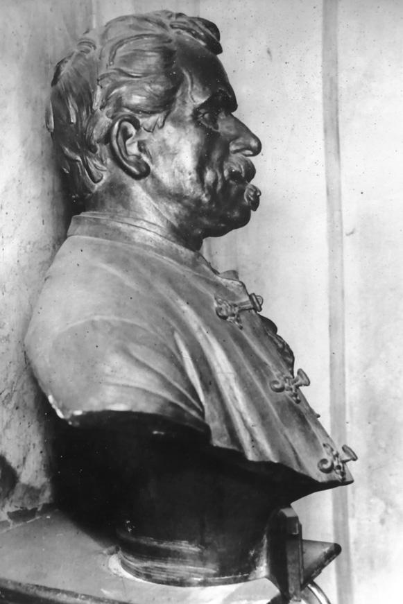 učitele Tomana a správce Živsy se dostal ke křižovníkům v Praze. Zanechal však studia na gymnáziu a věnoval se zpěvu (1851). Od roku 1854 působil jako sborový zpěvák u dvorní opery ve Vídni. Dne 1.