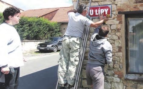 odsouhlaseny již před rokem, teprve nyní mohly být instalovány uliční tabule.