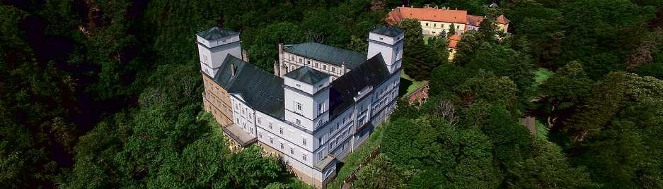 Investoři by měli provést své vlastní posouzení vhodnosti investování do těchto cenných papírů.
