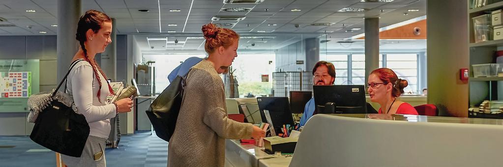 1 VÝPŮJČNÍ SLUŽBY Registrace Výpůjčky Abyste si mohli půjčovat knihy domů nebo si vypůjčit dokumenty uložené ve skladu, musíte být registrovaným čtenářem knihoven MU.