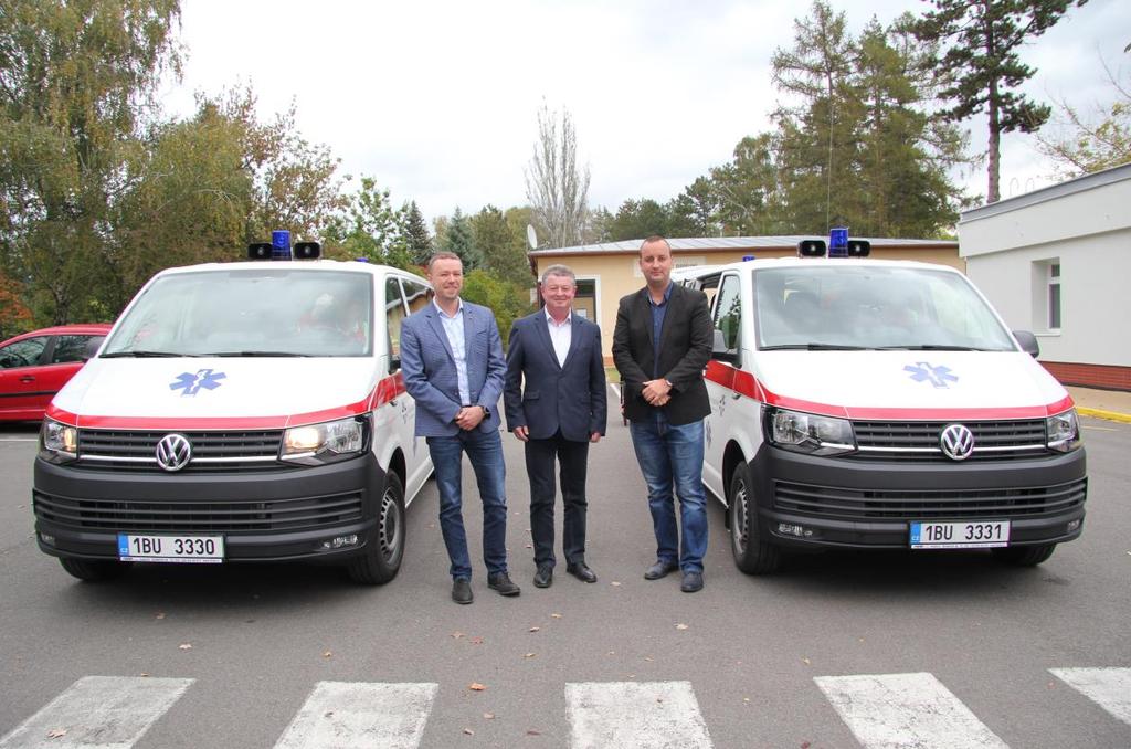 IV. AUTOPROVOZ K 31.12.2019 disponovala DZS 14 sanitními vozidly, 10 referentskými a 13 zaměstnanci. Ujeto bylo celkem 479 267 km. Spotřebováno bylo celkem 40 813 litrů pohonných hmot. V r.