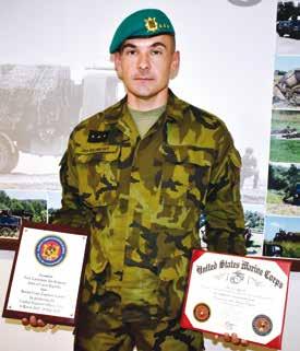 Druhý nejlepší výsledek z půlročního ženijního kurzu v Americe si dovezl nadporučík Jan Rejmont z Bechyně Naučil se bourat zdi Urban breaching násilné vstupy do objektů Naplánovat základnu na zelené