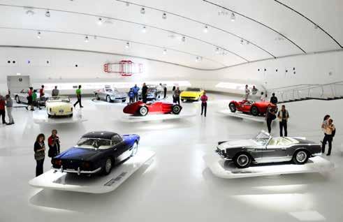 Autorem architektonického návrhu nebyl nikdo jiný než Jan Kaplický. CO MAJÍ SPOLEČNÉHO ENZO FERRARI A JAN KAPLICKÝ? VÁŠEŇ PRO ZÁVODNÍ STROJE Modena je tradičním italským městem s bohatou historií.
