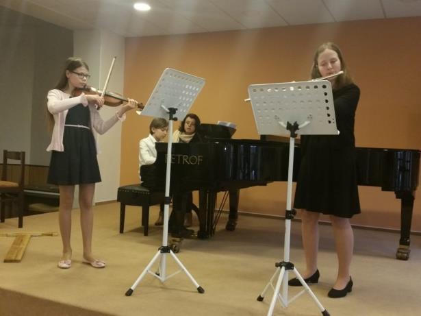 Únor 2019: Únor Výstava: Výtvarná skupina ITA výtvarný obor 12. 02. Koncert dechového oddělení (školní přehlídka) sál LDO, 17.00. 15. 02. Vystoupení žáků TO na plese ZŠ E.