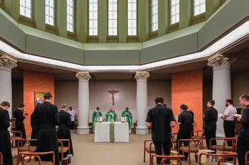 Teologické fakulty a semináře Absolventi nacházejí uplatnění nejen v církvi, ale i ve školství, sociální sféře, kulturních institucích a médiích.