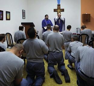 Vojenští kaplani Vojenští kaplani jsou duchovní, které do jejich služby vysílají společně křesťanské církve sdružené v Ekumenické radě církví a v České biskupské konferenci, aby ve vojenském