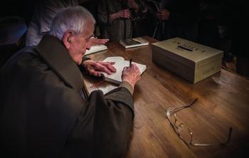 > Řád premonstrátů (OPraem.) www.strahovskyklaster.cz www.zeliv.eu www.klaster.novarise.cz Premonstráti žijí dle tradice sv.