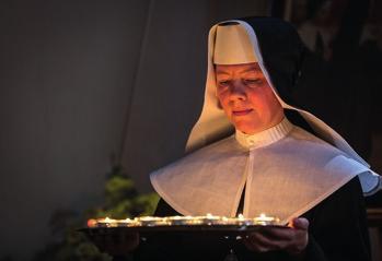 > Řád cisterciáků přísnější observance trapistiky (OCSO) www.trapistky.cz Sestry žijí podle Řehole sv. Benedikta ve střídání se liturgické chórové modlitby a jednoduché manuální práce.