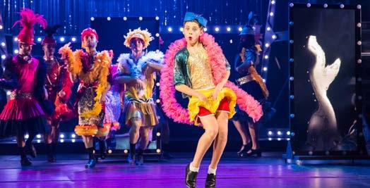BILLY ELLIOT V PLZNI: ODVÁŽNÝ POČIN JE TREFOU DO ČERNÉHO VÍTĚZSLAV SLADKÝ, MUSICAL-OPERETA, 2. ČERVNA 2019 Do nedávna nepředstavitelné se stalo skutečností soubor muzikálu Divadla J. K.
