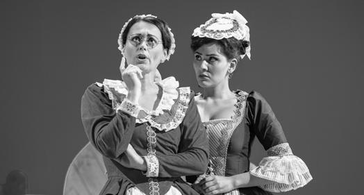 Důležitou součástí inscenace je choreografie, kterou vytvořila Denisa Kubášová.