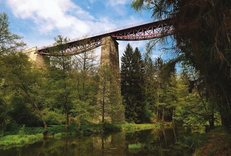 Provoz a infrastruktura Viadukt nad Klabavou Když Česká západní dráha (BWB) bratří Kleinů v letech 1860 až 1862 postavila na základě získané koncese a předtím uzavřené rakousko-bavorské smlouvy o