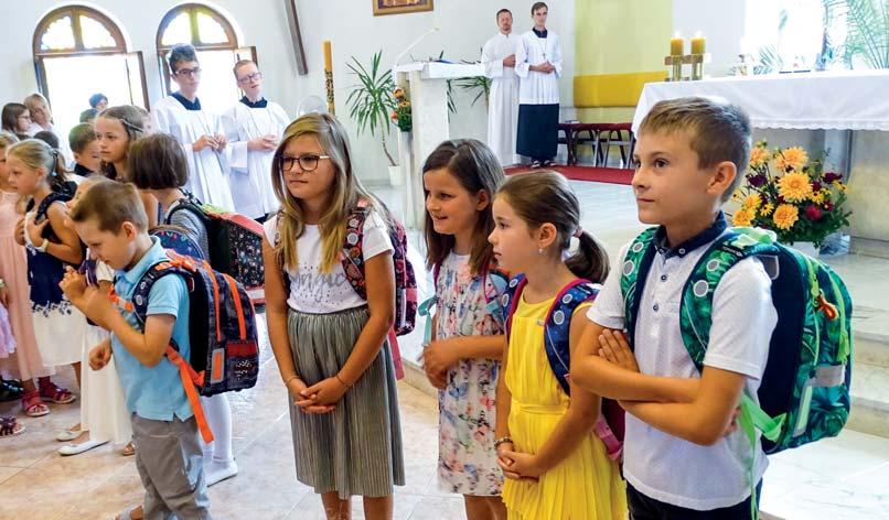 srpna o. Jan požehnal aktovky školákům. Přejeme jim hodně úspěchů ve škole a Boží požehnání ať je provází po celý život. Občasník V.