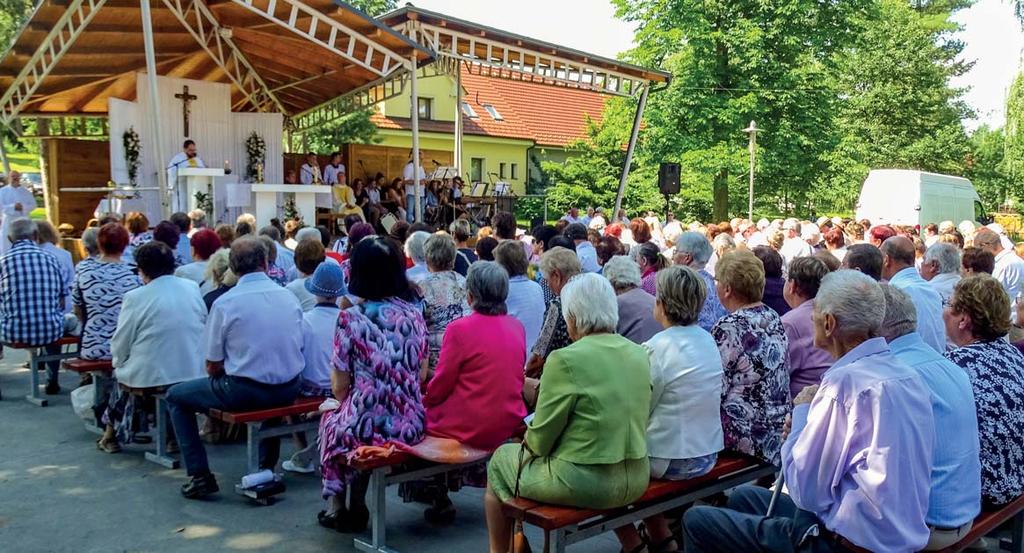 STŘÍPKY Z NAŠÍ FARNOSTI MEZIFARNÍ ODPOLEDNE A LOUČENÍ S O. JANEM Stalo se již tradicí, že závěrečnou neděli školního roku je pořádán velkolepý mezifarní den.