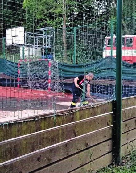 Hasiči zasahovali celý den až do večera, v centru obce byla nejvíce zatopena bytovka, tam jsme čerpali vodu skoro tři hodiny s nasazením dvou čerpadel.