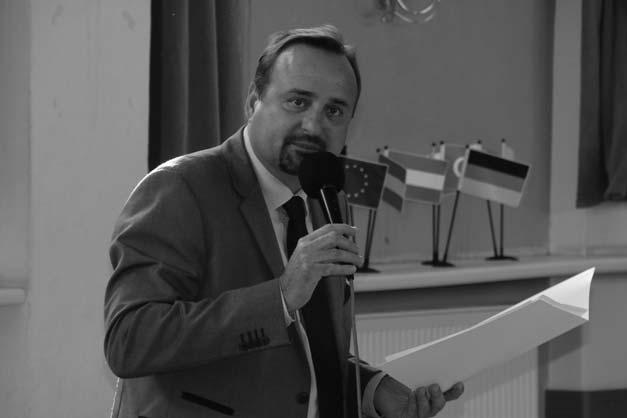 Slovo ředitele Milí přátelé! Držíte v rukou ročenku Biskupského gymnázia, která se pokouší zachytit dění, které doprovázelo již dvacátý sedmý školní rok v jeho novodobé historii.