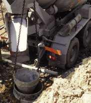V průběhu betonáže řídí vedoucí čety (vedoucí betonář) průběh betonáže.